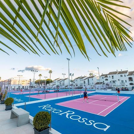 ホテル Residencia Deportiva Rozarossa エステポナ エクステリア 写真