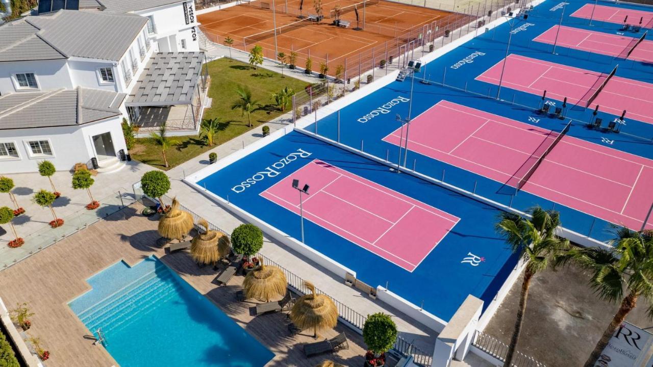 ホテル Residencia Deportiva Rozarossa エステポナ エクステリア 写真