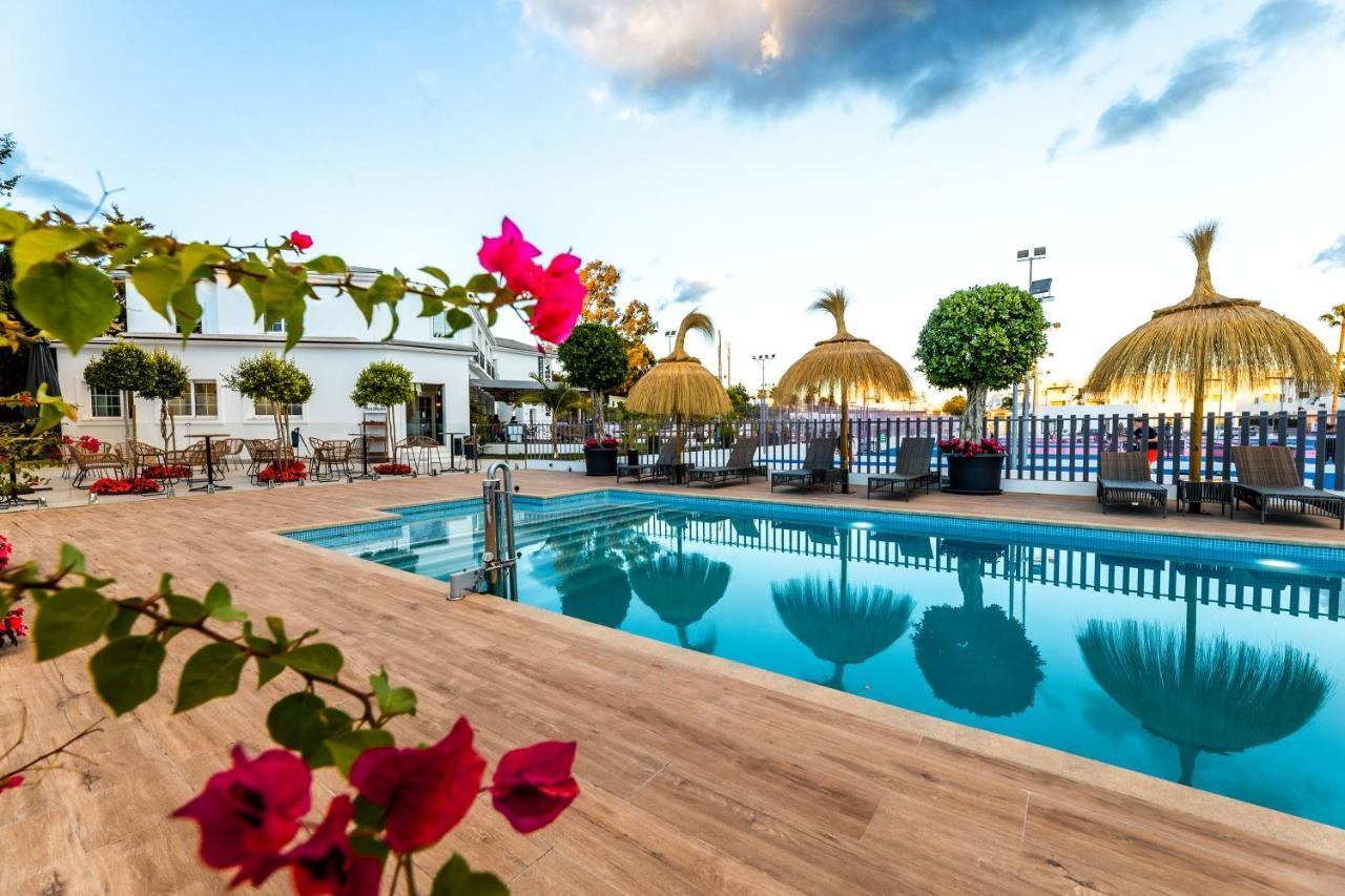 ホテル Residencia Deportiva Rozarossa エステポナ エクステリア 写真