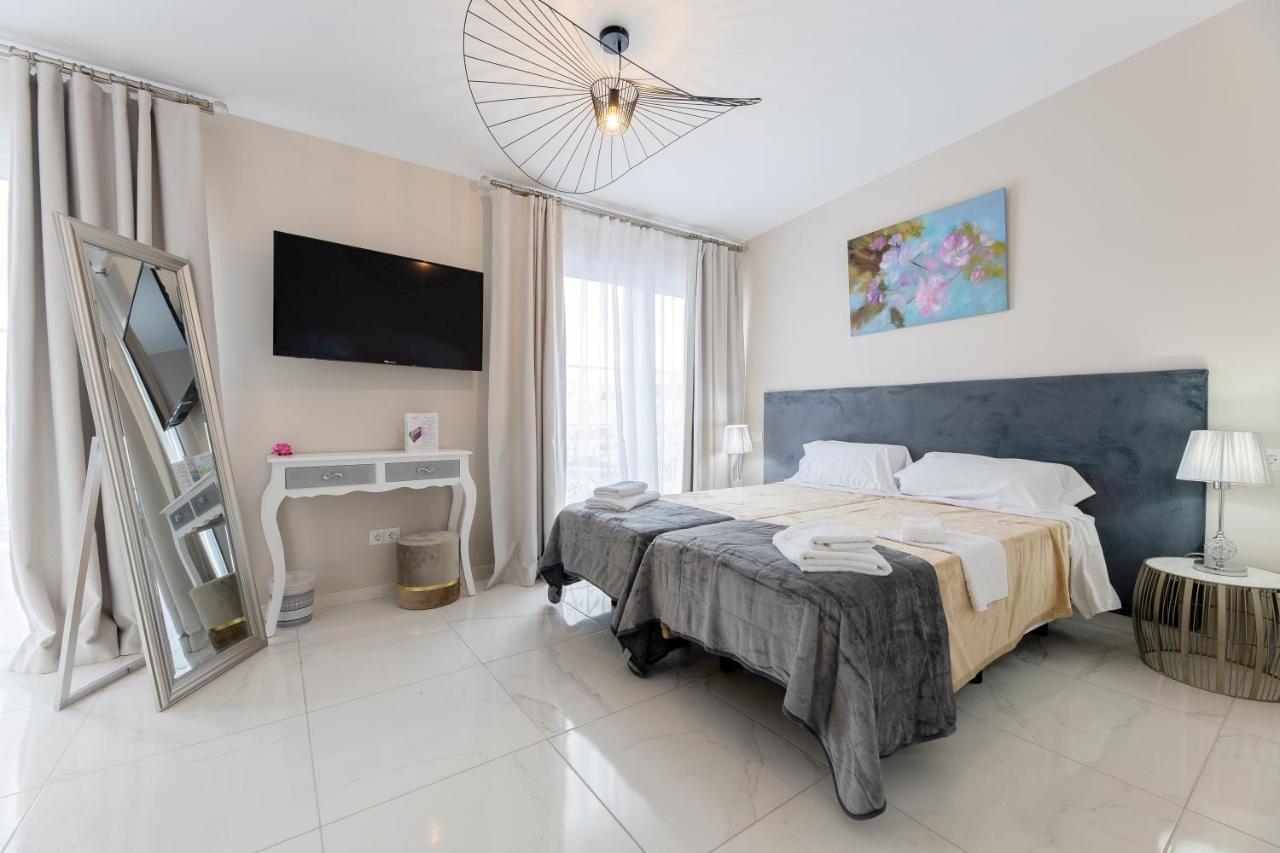 ホテル Residencia Deportiva Rozarossa エステポナ エクステリア 写真