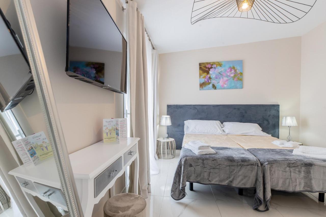 ホテル Residencia Deportiva Rozarossa エステポナ エクステリア 写真