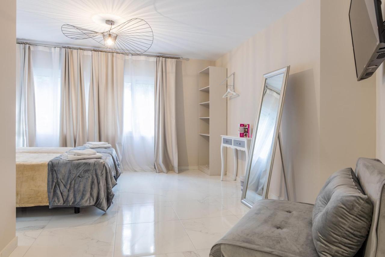 ホテル Residencia Deportiva Rozarossa エステポナ エクステリア 写真