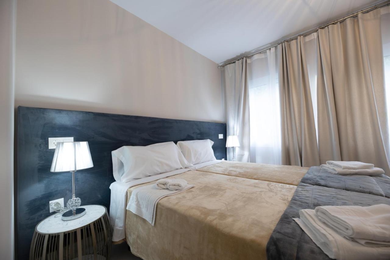 ホテル Residencia Deportiva Rozarossa エステポナ エクステリア 写真